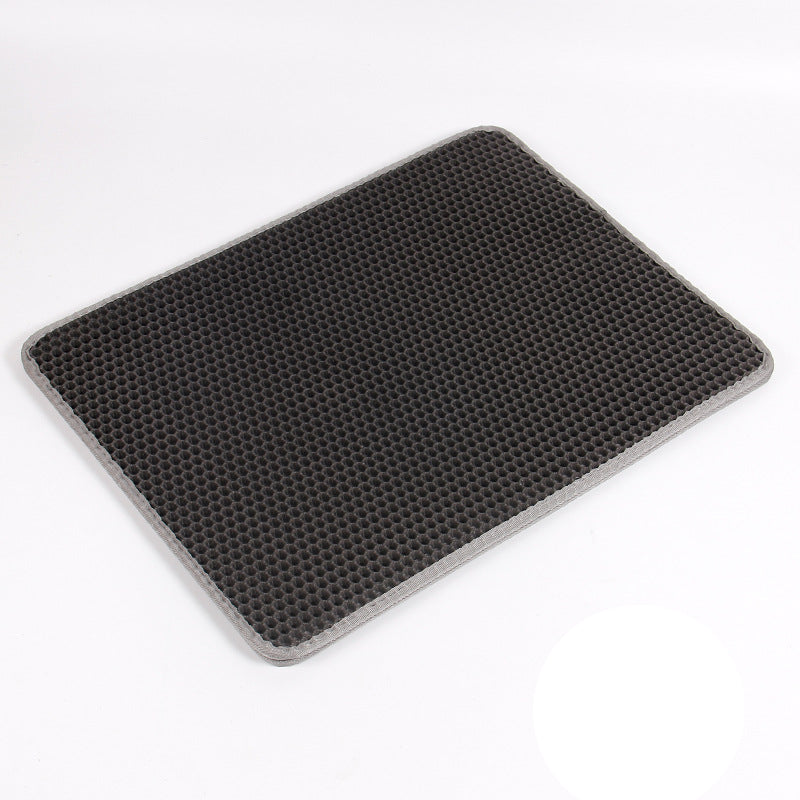 Black textured mat on a white background with Chinese characters